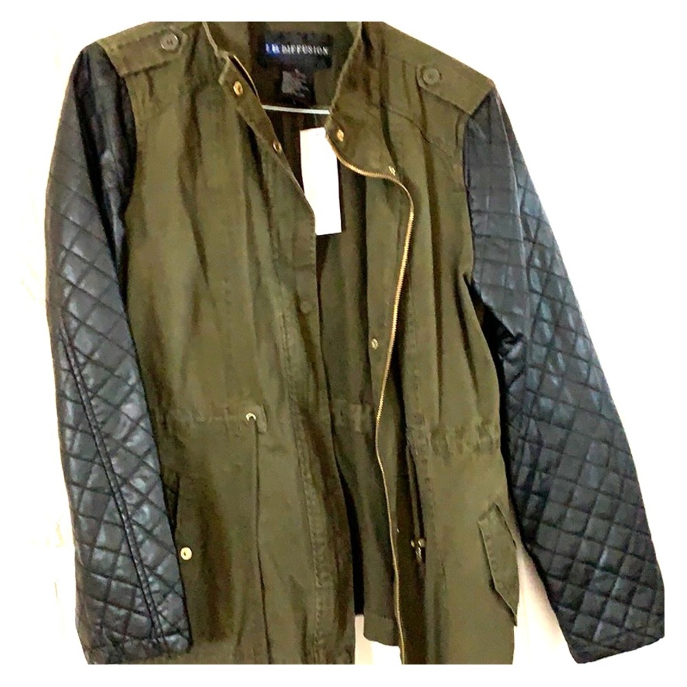 NWT Army jacket with quilt sleeves